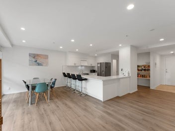 HUGE Freehold 163m2, 3 Bed+Carpark, Pet Friendly