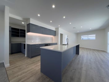 LARGE SPACIOUS NEW HOME JUST COMPLETED