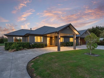 Privacy and Presence - Cashmere Oaks