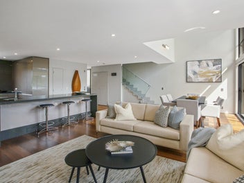 Elevated Penthouse Living in Parnell