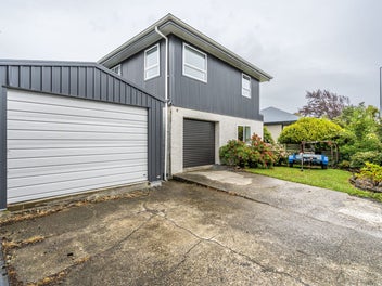 Five-bedroom home on Exmouth!