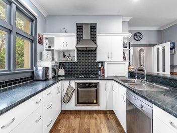 Large five-bedroom home in Waverley!