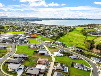 Elevated Section in Sought After Mahurangi Heights