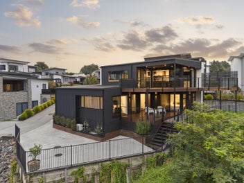 Cambridge's Best Kept Secret With River Views!