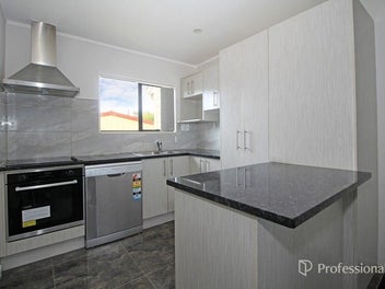 URGENT SALE - OWNERS NEED THIS SOLD!