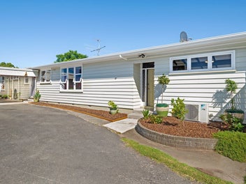 Privacy, space & poolside living