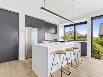 Auction: Sunshine & Charm