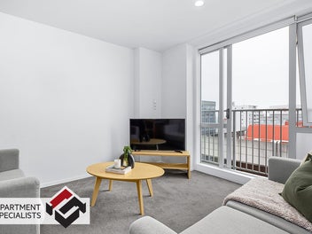 Harbour Views, Harbour Side