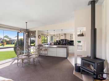 Solar-Smart Family Living on 803m²