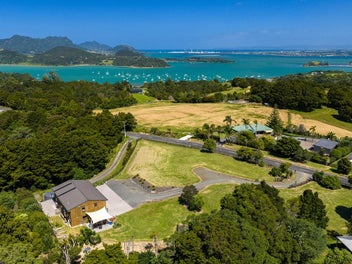 Views, Shed, Build Site, and a Saloon. Must Sell!