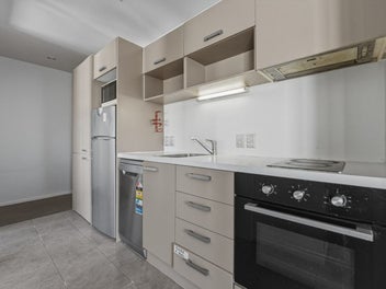 Convenient CBD Living - 3-Bedroom Apartment