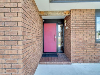 Modern, Spacious & Ready to Enjoy