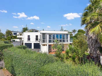 Coastlands Lifestyle - Be in for SPRING!