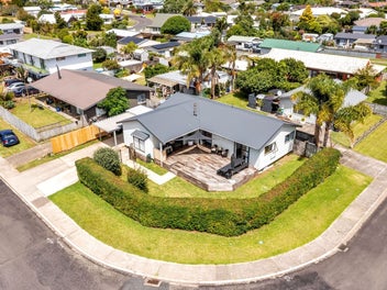 REFURBISHED. AS GOOD AS NEW. MAKE AN OFFER..