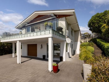 11 Ruamoana Place