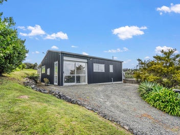 12 Parklands Avenue