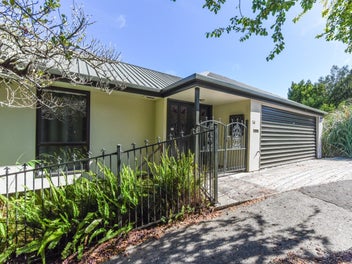 Stylish, Spacious & Superbly Located