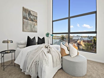 Two Kitchens + Kitchenette Luxury Freehold Home