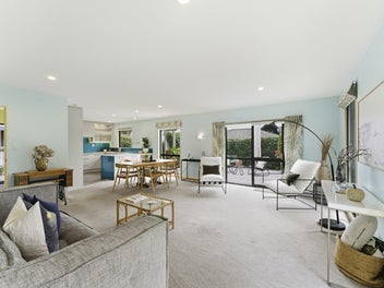 Enchanting 3-Bedroom Family Home in Stoke