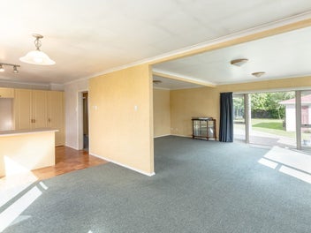 Charming family home - walk to town in minutes!