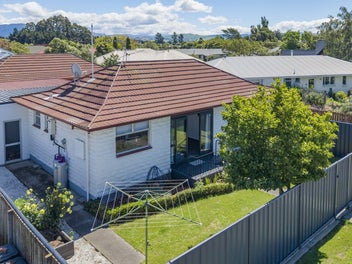 Fall in Love with Easy Living in Amberley