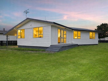 Renovated Beauty with Workshop Bonus