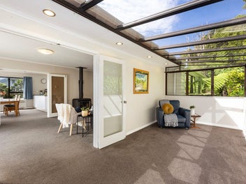 FABULOUS FAMILY HOME - ANYONE FOR TENNIS?