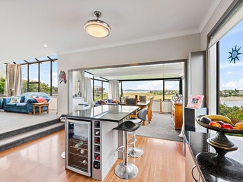 Substantial Seaside Retreat!