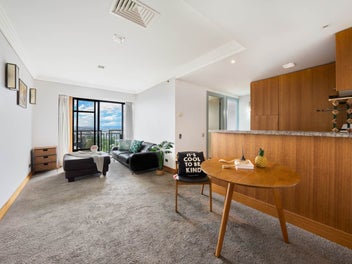 Elevated Metropolis Living - Harbour & Park Views