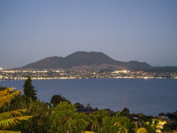 Panoramic Lake Views with Flexible Dual Living