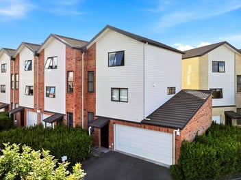 Affordable, Fresh Renovated & Double Garage!