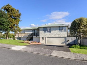 Vendor Downsizing! Clear Instructions to Sell!!