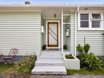 VENDOR SAYS SELL - MAKE YOUR MOVE!