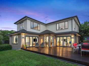 Parkside Privacy on a Rare 809sqm Flat Section