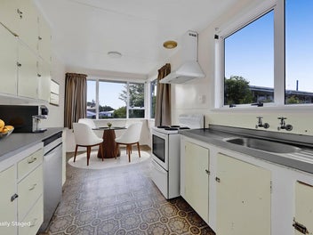 Under offer - Calling all investors