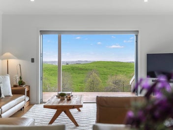 Exclusive Karaka Lifestyle – Owners Ready to Move!