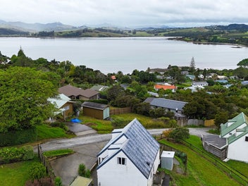 Your Mangonui coastal escape awaits!