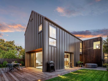 Premium Design, Private Position