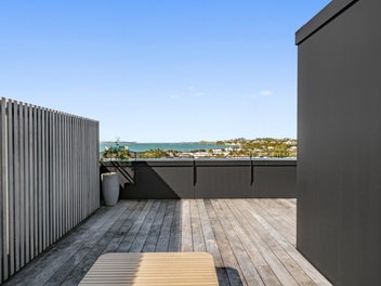 Home of Year Finalist with Harbour Views