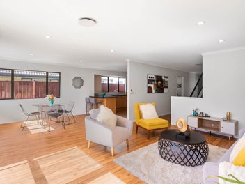 Comfortable Family Living - Walk to Mall & Bot...