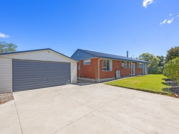 90's brick, four Beds, lets go!