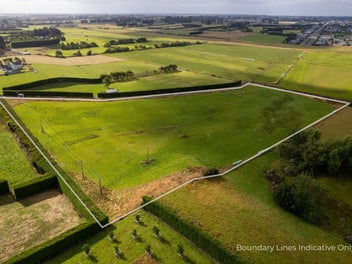 Elevated lifestyle close to town