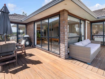 Brick & Tile – Perfect position in Highland Park