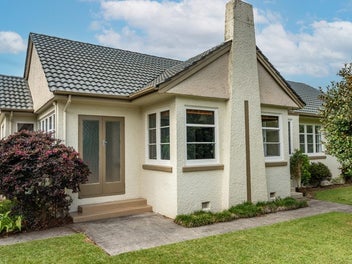 A HOME THAT SHOUTS "WELCOME"