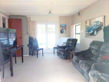 Relaxed Riverside Retreat - Fully Furnished & Read