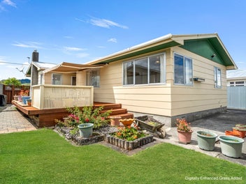 Solid 70s Classic – Space, Garaging & Value