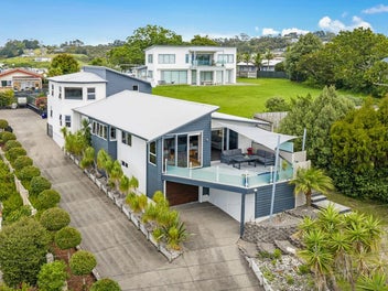 Supersized Coastal Living | Two Master Suites