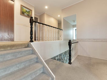 Spacious 1012m² Property - Elevation, Views & ...