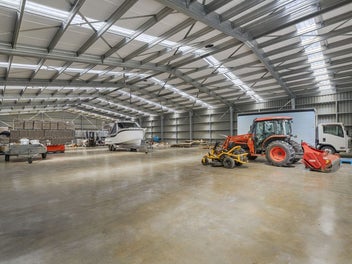 Two Dwellings + 840m² Warehouse | 8.18 ha Matakana