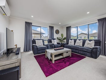 Luxury Living with Countryside Charm - Pukekohe